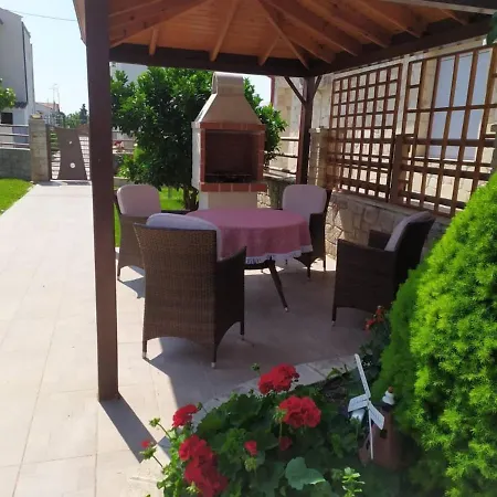Dom wakacyjny Kellys House Nea Plagia